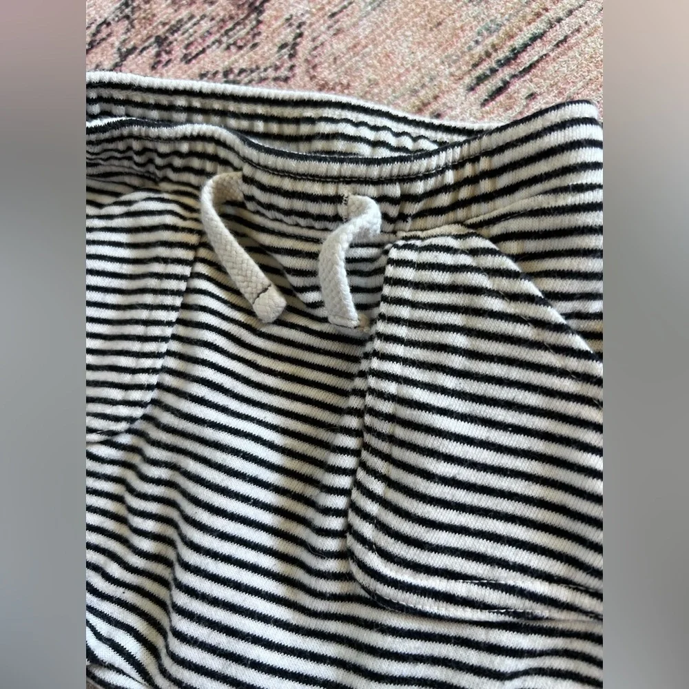 Old Navy Black and White Shorts Elastic Waistband